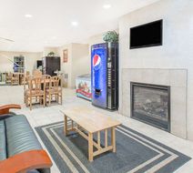 Microtel Inn & Suites Colfax/Newton Lobby