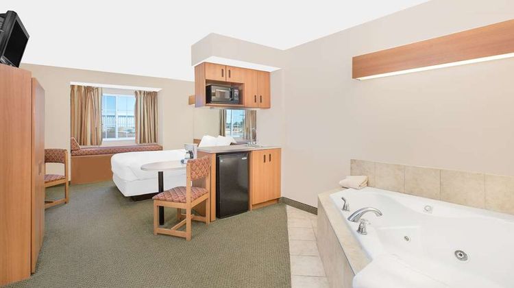 Microtel Inn & Suites Colfax/Newton Room
