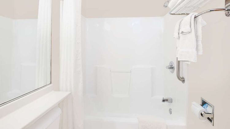 Microtel Inn & Suites Colfax/Newton Room