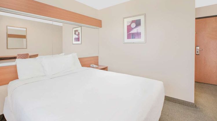Microtel Inn & Suites Colfax/Newton Room