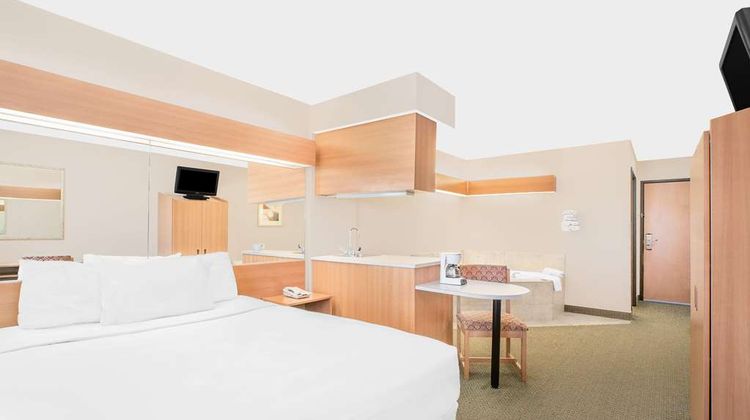 Microtel Inn & Suites Colfax/Newton Room