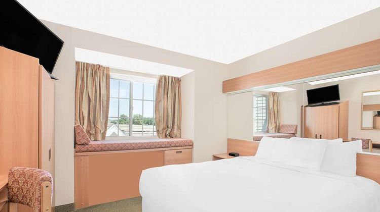 Microtel Inn & Suites Colfax/Newton Room