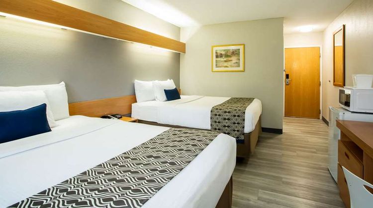 Microtel Inn & Suites Southern Pines Room