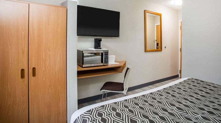 Microtel Inn & Suites Southern Pines Room