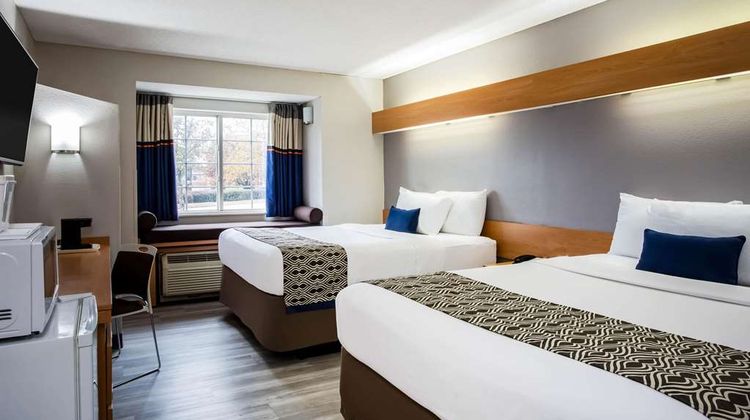Microtel Inn & Suites Southern Pines Room