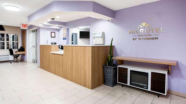 Microtel Inn & Suites Southern Pines Lobby