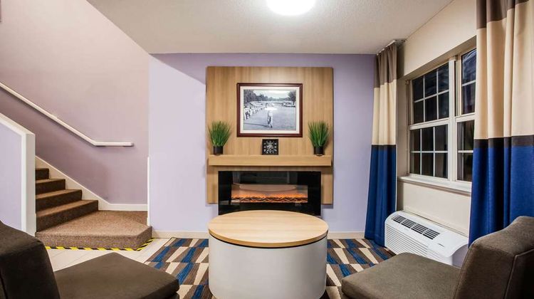 Microtel Inn & Suites Southern Pines Lobby