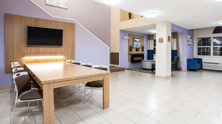 Microtel Inn & Suites Southern Pines Lobby