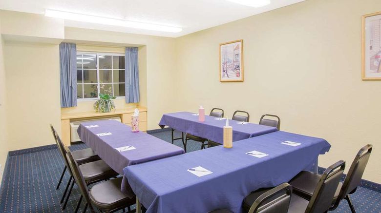 <b>Microtel Inn & Suites Albertville Meeting</b>. Images powered by <a href="https://iceportal.shijigroup.com/" title="IcePortal" target="_blank">IcePortal</a>.