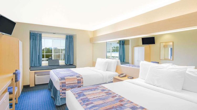 Microtel Inn & Suites Albertville Room