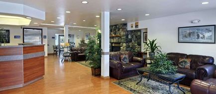 Microtel Inn & Suites Eagle River Lobby