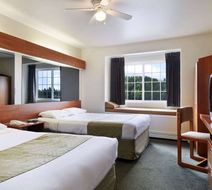 Microtel Inn & Suites Eagle River Room