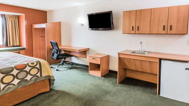 <b>Super 8 Columbus West Room</b>. Images powered by <a href="https://iceportal.shijigroup.com/" title="IcePortal" target="_blank">IcePortal</a>.