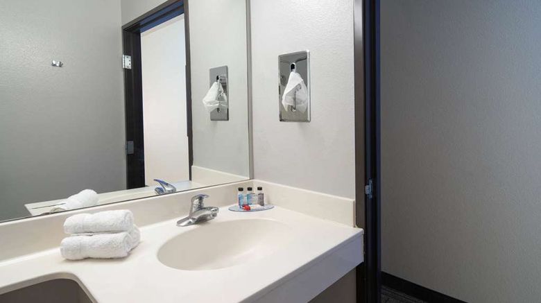<b>Baymont Inn & Suites Las Vegas S Strip Room</b>. Images powered by <a href="https://iceportal.shijigroup.com/" title="IcePortal" target="_blank">IcePortal</a>.