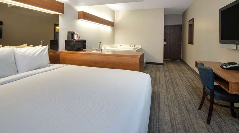 <b>Baymont Inn & Suites Las Vegas S Strip Suite</b>. Images powered by <a href="https://iceportal.shijigroup.com/" title="IcePortal" target="_blank">IcePortal</a>.