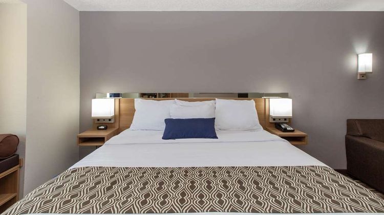 Microtel Inn & Suites Augusta/Riverwatch Suite