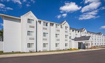 Microtel Inn & Suites by Wyndham Holland