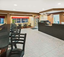 Microtel Inn & Suites by Wyndham Holland Lobby
