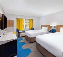 Microtel Inn & Suites Columbus North Room