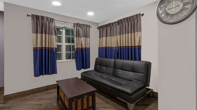 Microtel Inn & Suites BWI Airport Lobby