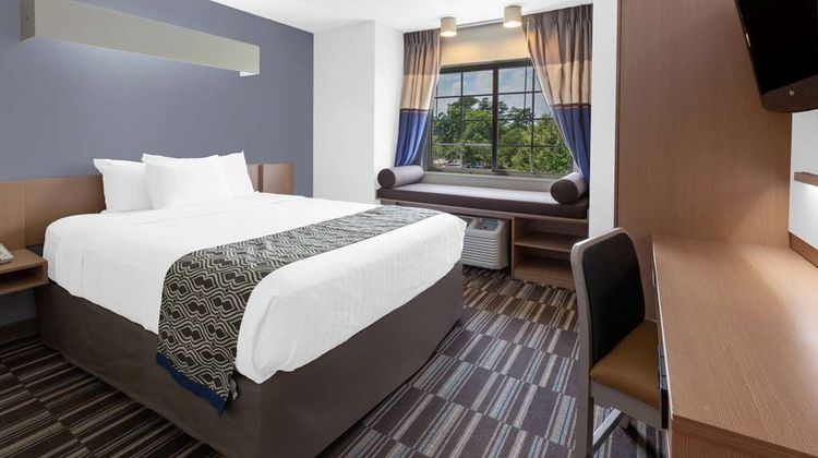 Microtel Inn & Suites BWI Airport Room