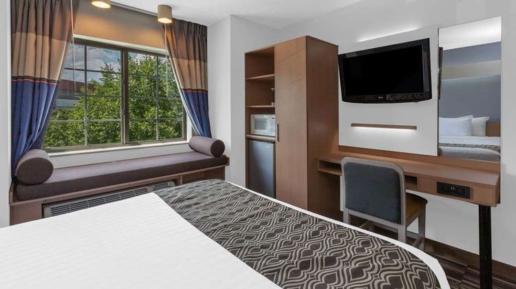 Microtel Inn & Suites BWI Airport Room