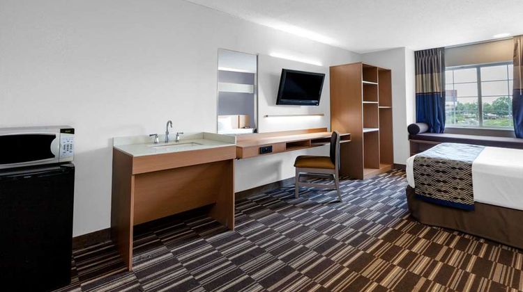 Microtel Inn & Suites BWI Airport Suite