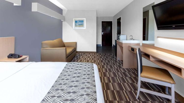 Microtel Inn & Suites BWI Airport Suite