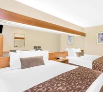Microtel Inn/Suites by Wyndham Beckley E Room