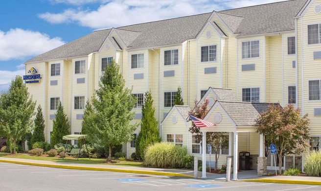 Microtel Inn/Suites by Wyndham Beckley E Exterior