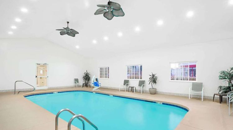 Microtel Inn/Suites by Wyndham Beckley E Pool