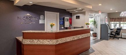 Microtel Inn/Suites by Wyndham Beckley E Lobby