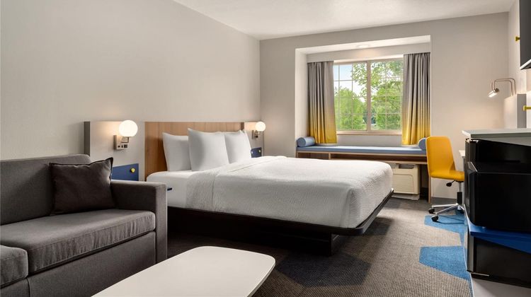 Microtel Inn & Suites Culpeper Suite