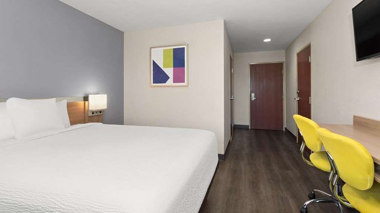 <b>Microtel Inn & Suites Panama City Room</b>. Images powered by <a href="https://iceportal.shijigroup.com/" title="IcePortal" target="_blank">IcePortal</a>.