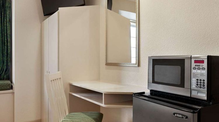 Microtel Inn & Suites by Wyndham Lodi Room