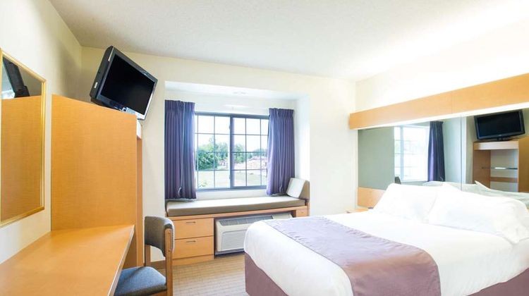 Microtel Inn & Suites Plattsburgh Room
