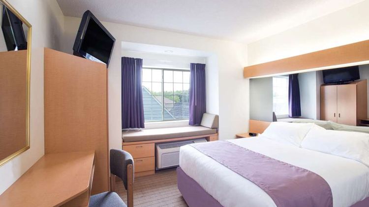 Microtel Inn & Suites Plattsburgh Room
