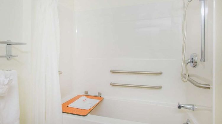 Microtel Inn & Suites Plattsburgh Room
