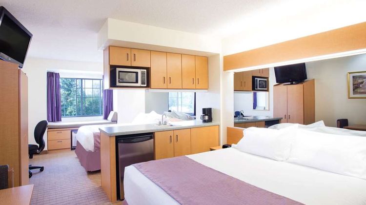 Microtel Inn & Suites Plattsburgh Room