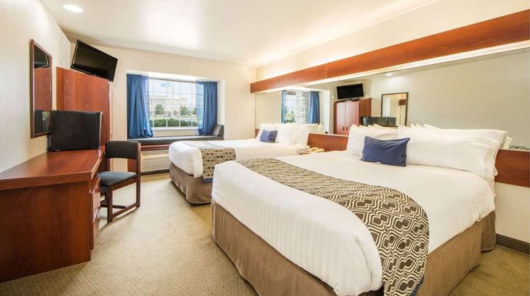 Microtel Inn & Suites Miami Room