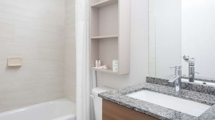 Microtel Inn & Suites Gardendale Room