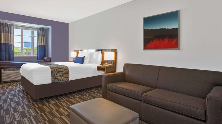 Microtel Inn & Suites Gardendale Room