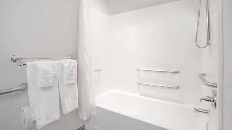 Microtel Inn & Suites Gardendale Room
