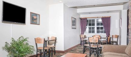 Microtel Inn/Suites by Wyndham Rice Lake Lobby