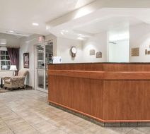 Microtel Inn/Suites by Wyndham Rice Lake Lobby