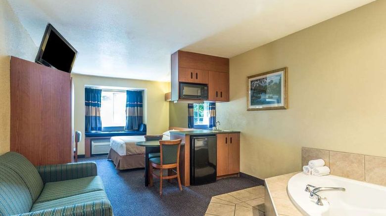 <b>Microtel Inn & Suites by Wyndham Ocala Suite</b>. Images powered by <a href="https://iceportal.shijigroup.com/" title="IcePortal" target="_blank">IcePortal</a>.