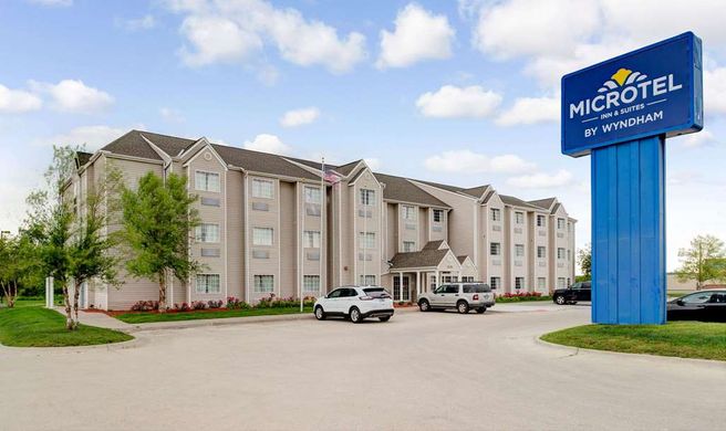 Microtel Inn & Suites Bellevue Exterior