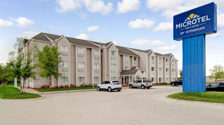 Microtel Inn & Suites Bellevue Exterior