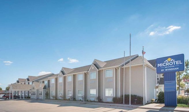 Microtel Inn & Suites by Wyndham Altus Exterior