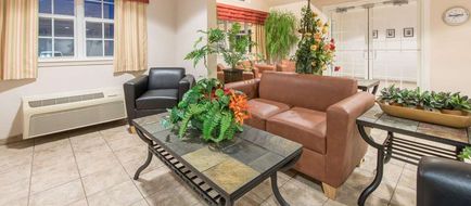 Microtel Inn & Suites by Wyndham Altus Lobby